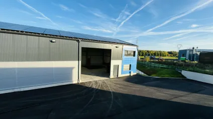 A LOUER - ZA ST JEAN DE LA NEUVILLE - LOCAUX D'ACTIVITÉS NEUF 250 m2 SUR ZONE EN DÉVELOPPEMENT CROISSANT - Offre immobilière - Arthur Loyd
