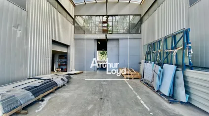 LOCAL D'ACTIVITÉ À LOUER - 625 M2 - TERRAIN 1077 M2 - ST JEAN DE VEDAS - Offre immobilière - Arthur Loyd