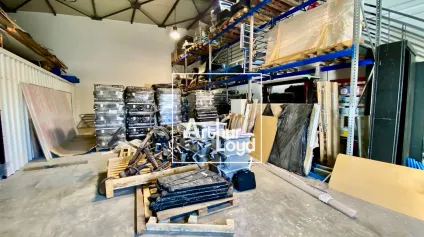 Locaux d'activité à louer - 405 m2 avec bureaux et accès poids lourds - St Jean de Védas - Offre immobilière - Arthur Loyd