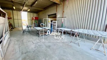 Local d'activité à louer - 220 m2 avec terrain et containers en option - St jean de védas - Offre immobilière - Arthur Loyd