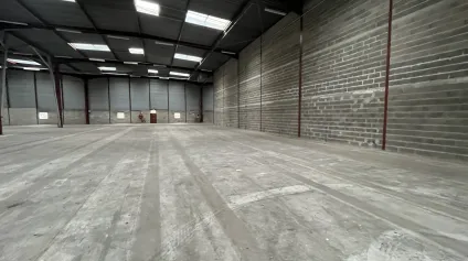 Entrepôt à louer - 1 600 m2 - Orléans Sud - Offre immobilière - Arthur Loyd