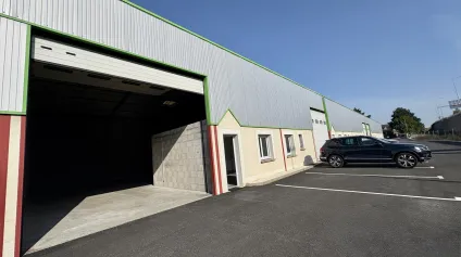 Cellule entrepôt + bureaux à louer - 225 m2 - Ouest Métropole - Offre immobilière - Arthur Loyd