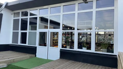 Cellules commerciales à louer 240 m2 divisible - Tourcoing - Emplacement n°1 sur axe passant avec parkings et visibilité renforcée - Offre immobilière - Arthur Loyd