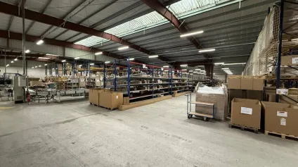 Local à usage d'entrepot de stocakge - à Vendre - Offre immobilière - Arthur Loyd