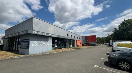 À LOUER  LOCAL COMMERCIAL / D'ACTIVITÉ  150 m² + MEZZANINE  VENANSAULT (ZONE DE LA LANDETTE) - Offre immobilière - Arthur Loyd