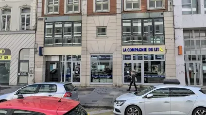 Local commercial à louer à Lille - Showroom lumineux avec vitrines en emplacement Premium - Offre immobilière - Arthur Loyd