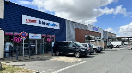 Local Commercial à Louer à Lens - Emplacement N°1 sur Axe Très Passant - ZAC du Gard - Offre immobilière - Arthur Loyd