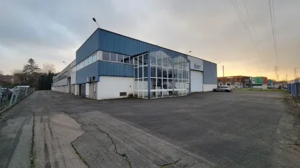 Bâtiment d'activité/Bureaux d'une surface d'environ 3 178m2 sur un foncier de 6 339m2 entièrement clôturé - Offre immobilière - Arthur Loyd