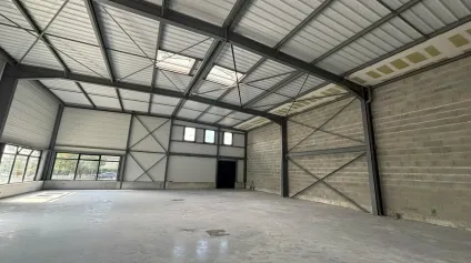  À louer  Local d'activité 412 m²  Sud de La Roche-sur-Yon - Offre immobilière - Arthur Loyd