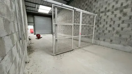 À louer  Local de stockage de 110 m² aux Sables d'Olonne  Zone artisanale dynamique - Offre immobilière - Arthur Loyd