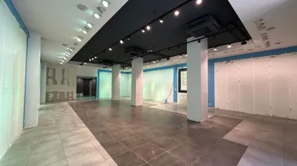 A LOUER - LOCAUX COMMERCIAUX 358 M2 - EMPLACEMENT N°1 - SAINT-QUENTIN - Offre immobilière - Arthur Loyd