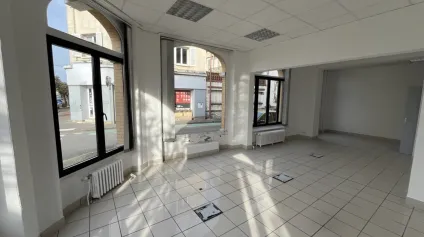 Bureaux modernes et lumineux à louer 131 m2 à Pithiviers - Loiret (45) - Offre immobilière - Arthur Loyd