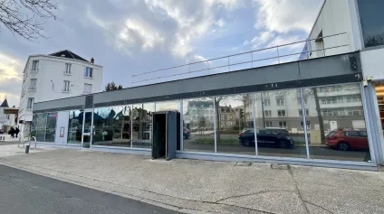 Local à louer 182 m2 excellente visibilité à Chalette Sur Loing, proche Montargis (45) - Offre immobilière - Arthur Loyd