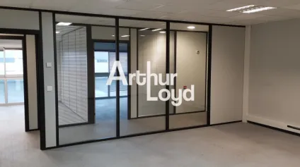 BUREAUX PMR A LOUER SAINT LAURENT DU VAR 246 M² - Offre immobilière - Arthur Loyd