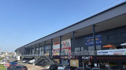 LOCAL COMMERCIAL FACADE RN20 A LOUER FLEURY LES AUBRAIS - Offre immobilière - Arthur Loyd