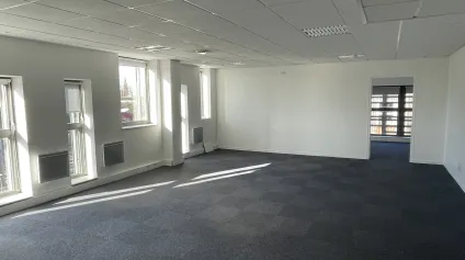 Bureaux à louer et à vendre à Tourcoing - Parc tertiaire moderne proche gare - Offre immobilière - Arthur Loyd