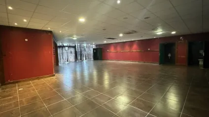 TOURS NORD COMMERCE A LOUER 370 M² PROXIMITE TRAMWAY ET PARKINGS PRIVATIFS - Offre immobilière - Arthur Loyd