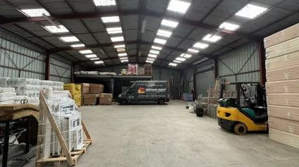 SAINT PIERRE DES CORPS LOCAL D'ACTIVITES A LOUER 1600 M² TERRAIN BUREAUX - Offre immobilière - Arthur Loyd