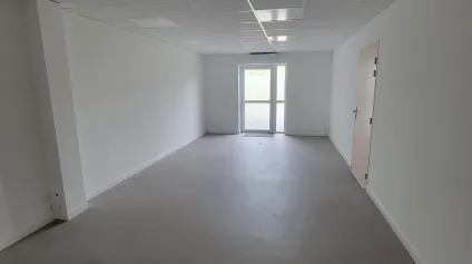 LOCAUX PROFESSIONNELS A LOUER - Offre immobilière - Arthur Loyd