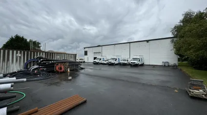 A VENDRE - Local mixte bureaux et entrepôt - en ZI de AVELIN- Site sécurisé avec parkings - Offre immobilière - Arthur Loyd