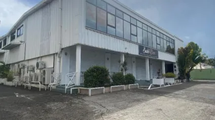 Local commercial / bureau 50 m2 au 1er étage Le Lamentin - Offre immobilière - Arthur Loyd
