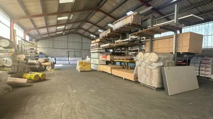 Bâtiment d'activités / local professionnel de 480m2 en zone est de Brive. activité artisanale ou stockage - Offre immobilière - Arthur Loyd