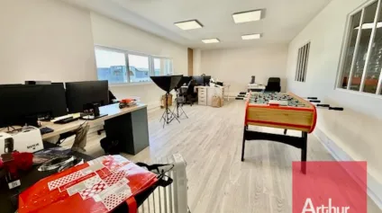 LOCAUX D'ACTIVITÉ - VENDARGUES - Offre immobilière - Arthur Loyd