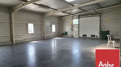 MONTELIMAR - DANS LA ZONE DU MEYROL - A VENDRE LOCAL D'ACTIVITE D'ENVIRON 470 M2 AVEC TERRAIN. - Offre immobilière - Arthur Loyd