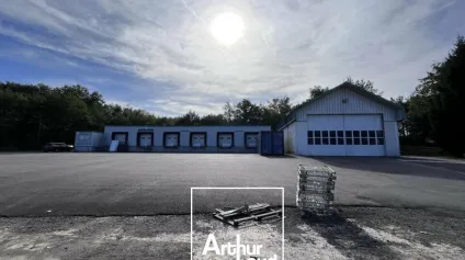 idéalement placé - proche A20 et A89 - bâtiment de stockage ou d'activités - Offre immobilière - Arthur Loyd