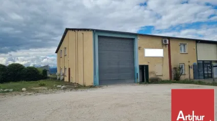 CHATEAUNEUF DU RHÔNE - SUR AXE PASSANT - A LOUER BUREAUX AVEC ENTREPÔT ET TERRAIN EXTÉRIEUR - Offre immobilière - Arthur Loyd