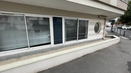 BUREAUX AVEC VITRINE HAUTS PAVÉS - Offre immobilière - Arthur Loyd