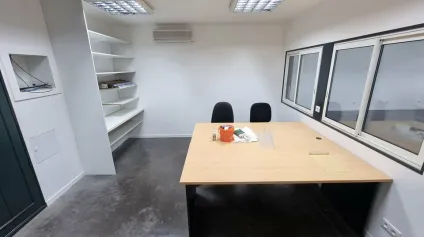 LOCATION LOCAL COMMERCIAL 65M2 ZONE ST FLORENT NIORT AVEC PARKINGS - Offre immobilière - Arthur Loyd