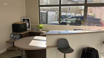 Bureaux à louer Poitiers centre 120m2  immeuble indépendant avec parking privatif sécurisé - Offre immobilière - Arthur Loyd