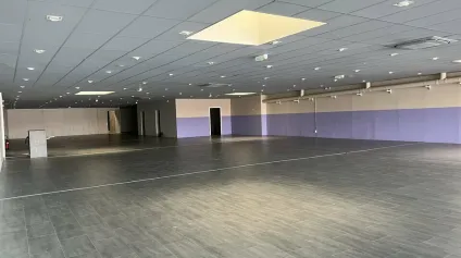 CHAMBRAY-LES-TOURS LA VRILLONNERIE LOCAL COMMERCIAL A LOUER 1000 M² - AV. DU GRAND SUD - Offre immobilière - Arthur Loyd