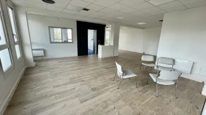 Bureaux à louer à BIHOREL 76420 - Offre immobilière - Arthur Loyd