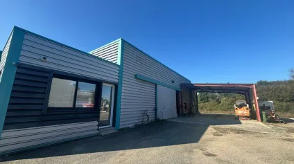 À LOUER  Local d'activité avec grand terrain  Au bord de la 2x2 voies - Axe Nantes / La Roche-sur-Yon - Offre immobilière - Arthur Loyd