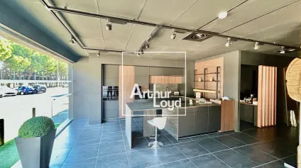 Local commercial 240 m² à louer à Lattes - Visibilité optimale et emplacement stratégique - Offre immobilière - Arthur Loyd