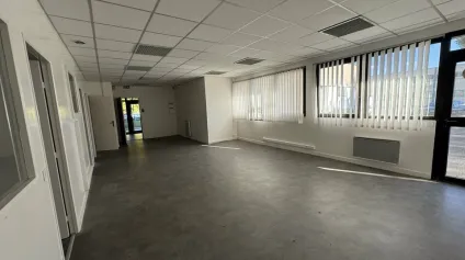 TOURS SUD SAINT-AVERTIN ECHANGEUR A10 - BUREAUX A LOUER 90 M² RDC - PARKING FACILE - Offre immobilière - Arthur Loyd