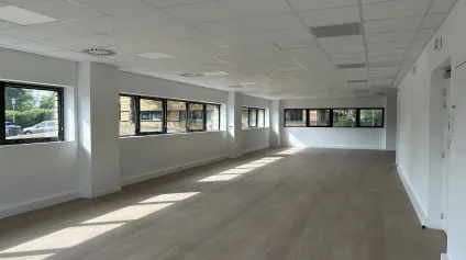 Bureaux en location à Mérignac avec parkings extérieurs et accès rapide à la rocade - Offre immobilière - Arthur Loyd