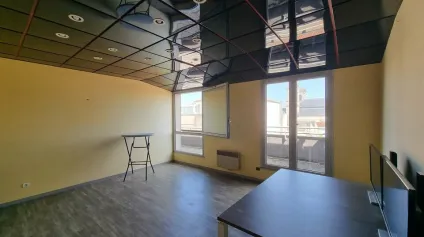 À louer  Bureaux à partir de 25 m² jusqu'à 200 m²  Centre-ville de La Roche-sur-Yon - Offre immobilière - Arthur Loyd
