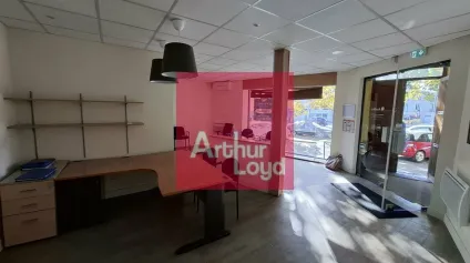 RIOM CENTRE LOCAL COMMERCIAL A LOUER 113 m² - Offre immobilière - Arthur Loyd