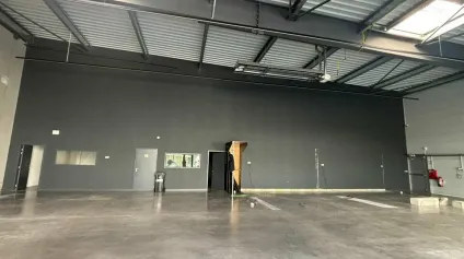 À louer  Local d'activité 509 m²  La Roche-sur-Yon (Zone Sud) - Offre immobilière - Arthur Loyd