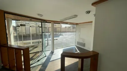LA ROCHE-SUR-YON  LOCAL COMMERCIAL DE 166M² - A LOUER - Offre immobilière - Arthur Loyd