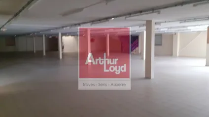 Local mixte: commercial/ activités sur Sainte-Savine<br /><br /> - Offre immobilière - Arthur Loyd