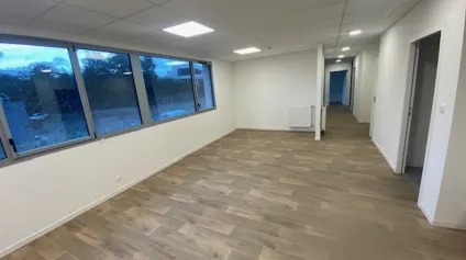 A VENDRE / A LOUER - PLATEAU DE BUREAUX 157 M² - LE RELECQ KERHUON - Offre immobilière - Arthur Loyd