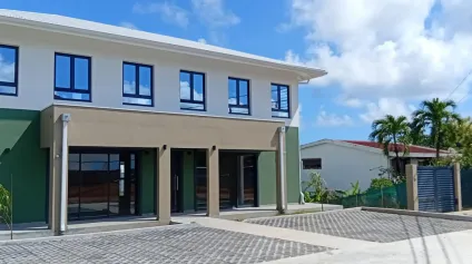 A LOUER , Trois Locaux commerciaux 74, 119 ou 130 m2 à l'entrée du ROBERT - Offre immobilière - Arthur Loyd