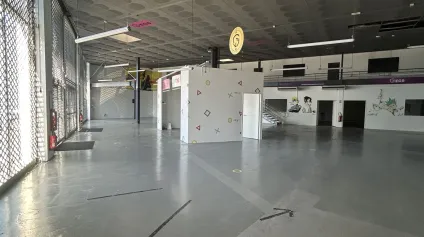 À louer à Mérignac un local commercial d'environ 1273 m² - Offre immobilière - Arthur Loyd