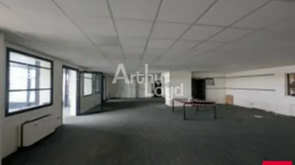 ZI SAINT BARTHÉLÉMY D'ANJOU LOCAL D'ACTIVITÉ 6 100 M² A LOUER - Offre immobilière - Arthur Loyd