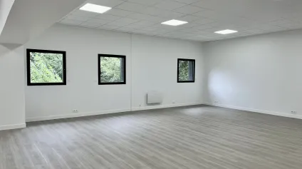 Bureaux à louer à PREAUX 76160 - Offre immobilière - Arthur Loyd