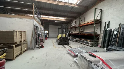 A LOUER - STOCKAGE - BUREAUX - ZONE ACTIVITES - PONTCHATEAU - 600 :2 - 300 m2 - Offre immobilière - Arthur Loyd